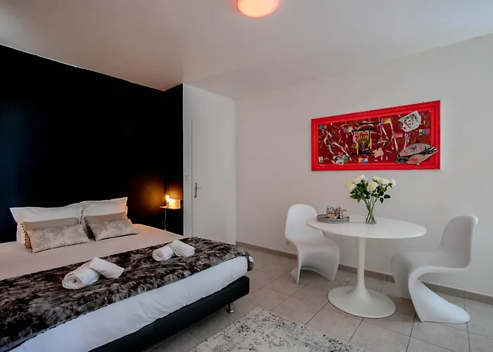 Kusmi Piscine Proche Du Daire Annecy